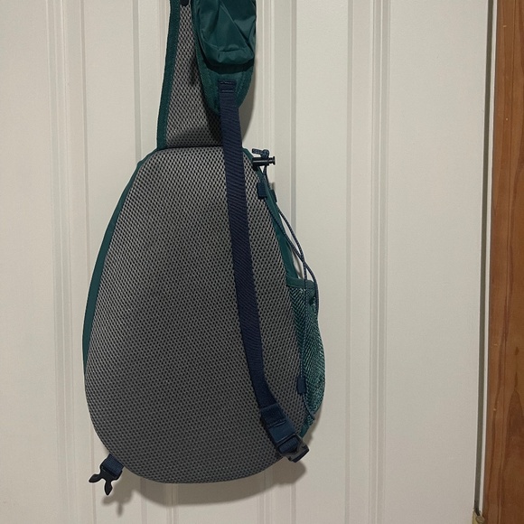 Eddie Bauer Dark Evergreen Ripstop Sling Bag - Picture 7 of 8
